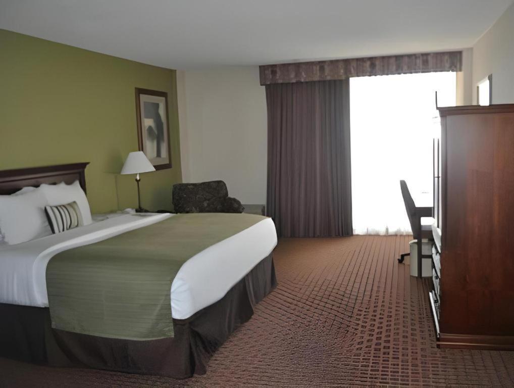 Garden Plaza Hotel Saddle Brook Ngoại thất bức ảnh