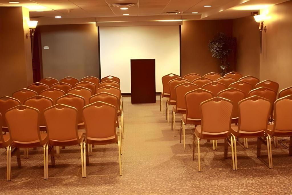 Garden Plaza Hotel Saddle Brook Ngoại thất bức ảnh