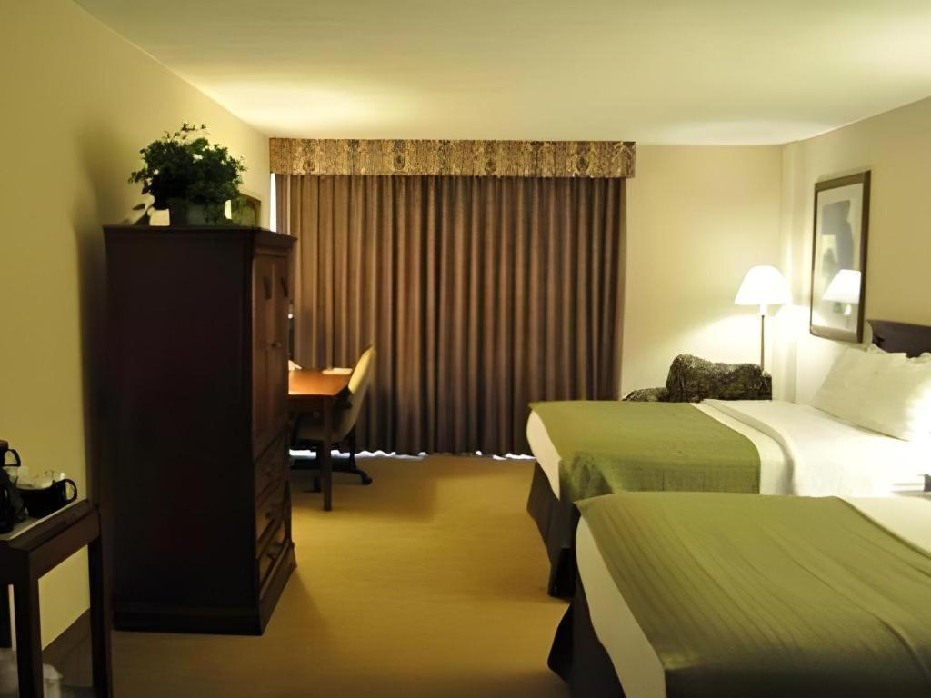 Garden Plaza Hotel Saddle Brook Ngoại thất bức ảnh