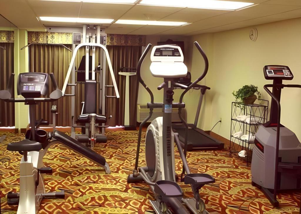 Garden Plaza Hotel Saddle Brook Ngoại thất bức ảnh