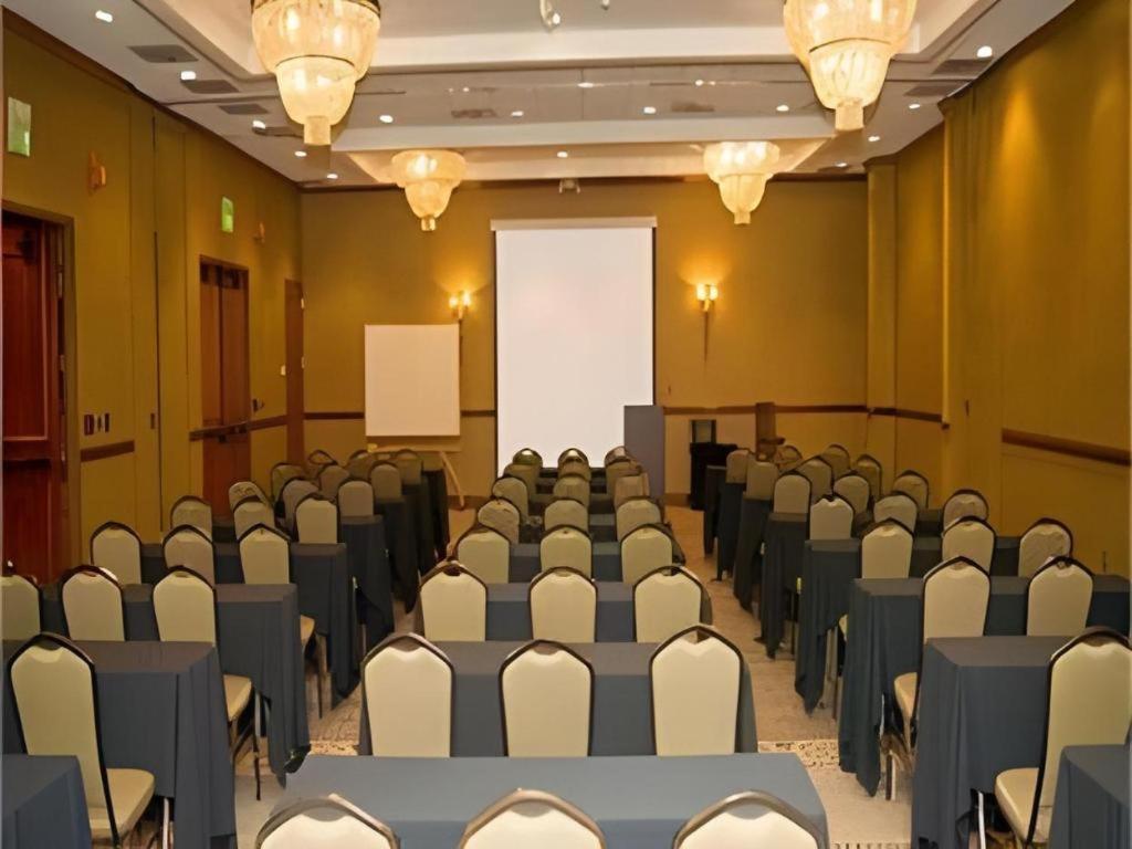 Garden Plaza Hotel Saddle Brook Ngoại thất bức ảnh